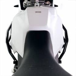 Defensas superiores UN1T Ducati Desert X negro detalle5